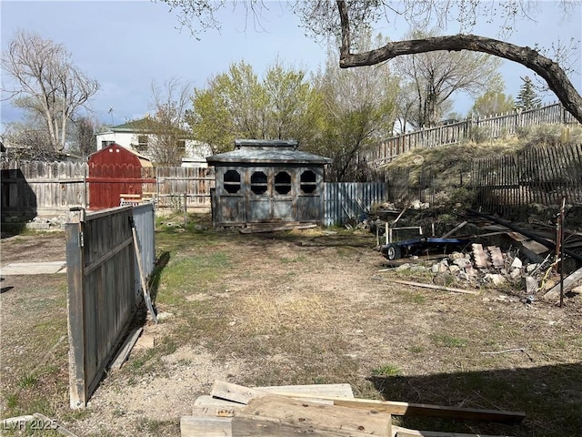view of yard featuring fence and an outdoor structure