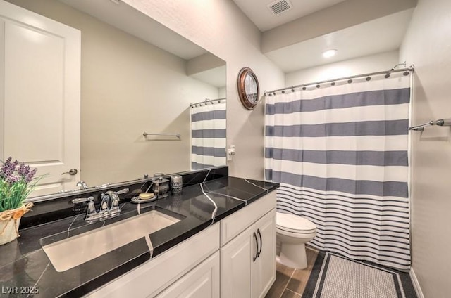 8257 Skye Peak St, Las Vegas, NV 89166 - full bath featuring toilet, vanity, recessed lighting, and a shower with curtain