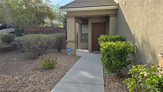 view of exterior entry featuring stucco siding