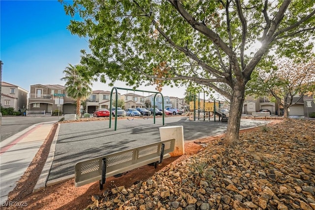 view of property's community featuring a residential view