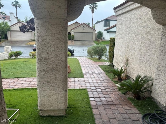 view of grassy yard with an outdoor structure