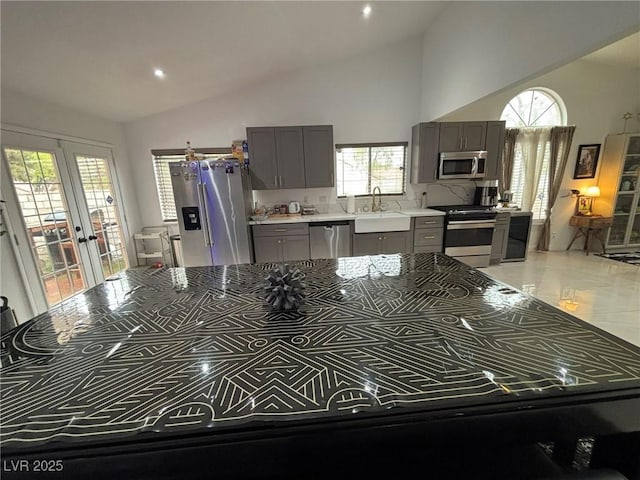 kitchen featuring stainless steel appliances, a sink, gray cabinets, french doors, and recessed lighting