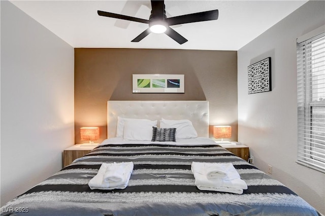 bedroom featuring ceiling fan