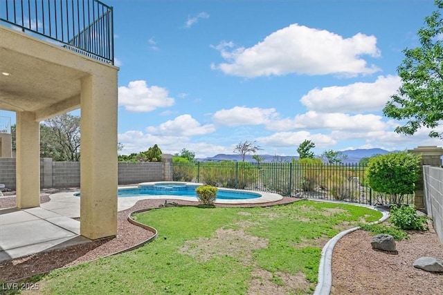 1221 Diamond Valley St, Henderson, NV 89052 - view of yard featuring a mountain view, a pool with connected hot tub, and a patio area