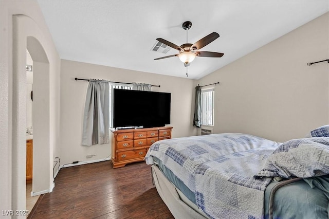bedroom featuring wood finished floors, arched walkways, baseboards, and a ceiling fan