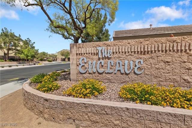 view of community / neighborhood sign
