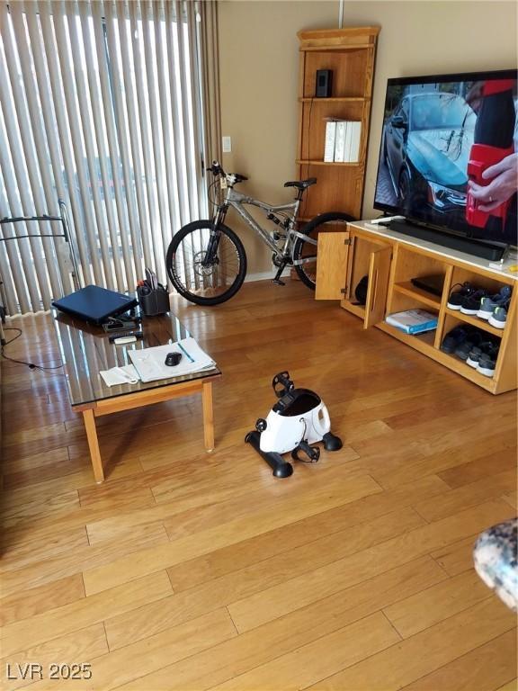 living area featuring light wood-type flooring and baseboards