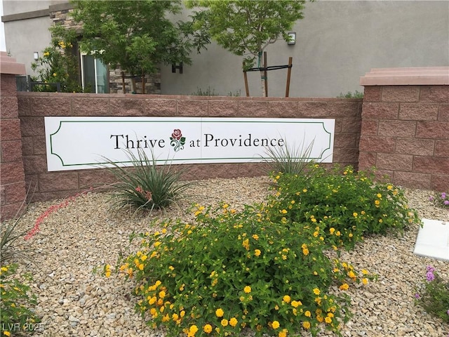 view of community / neighborhood sign