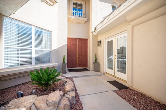 view of exterior entry featuring stucco siding