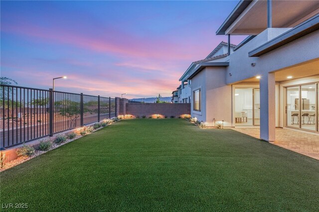 view of yard at dusk