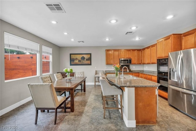 617 Apricot Rose Pl, Las Vegas, NV 89138 - kitchen with appliances with stainless steel finishes, a sink, baseboards, recessed lighting, and a kitchen island with sink