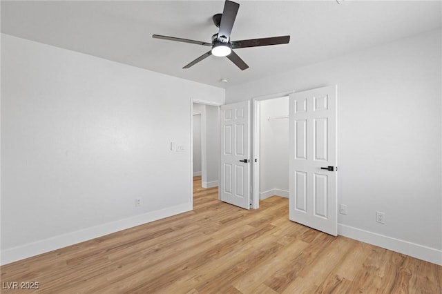 unfurnished bedroom with baseboards, light wood-style flooring, a ceiling fan, and a closet