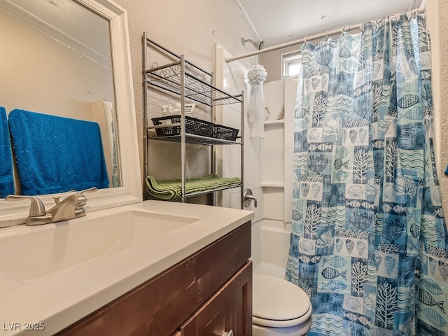 full bath featuring toilet, vanity, and shower / tub combo with curtain
