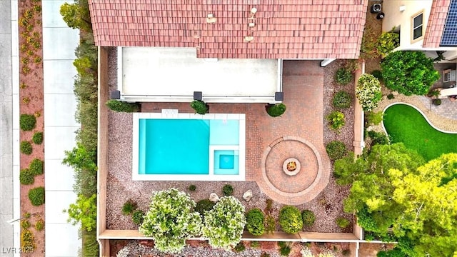 aerial view of property and surrounding area