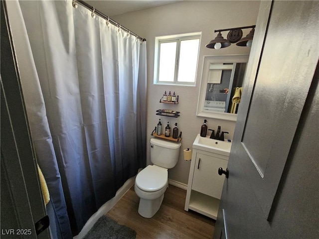 full bathroom featuring wood finished floors, toilet, vanity, and a shower with shower curtain