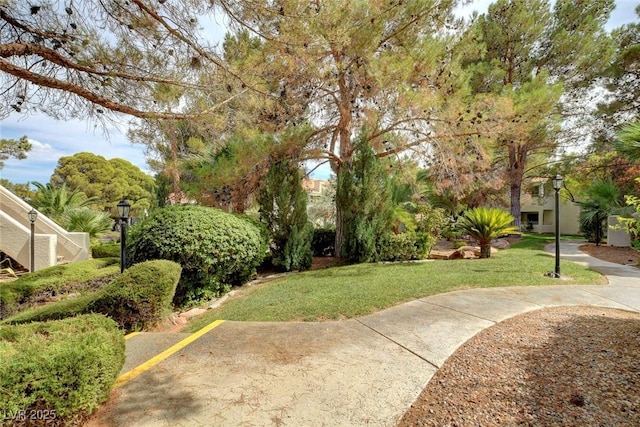 2633 S Durango Dr Unit 201, Las Vegas, NV 89117 - surrounding community featuring a yard