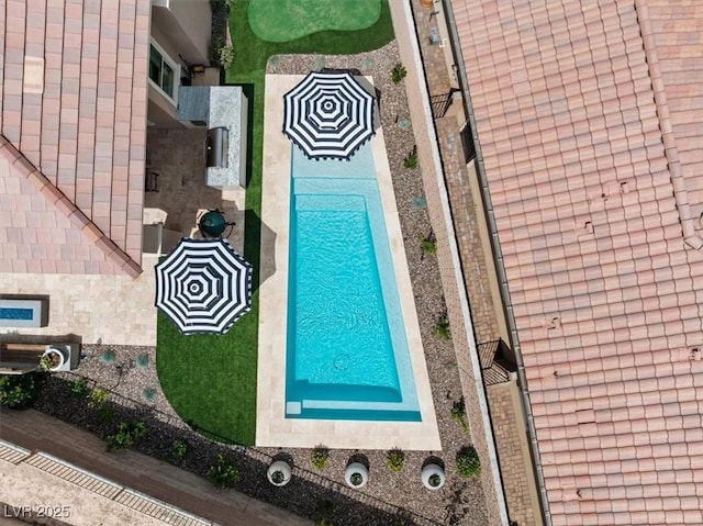 38 Costa Tropical Dr, Henderson, NV 89011 - view from above of property featuring a pool area