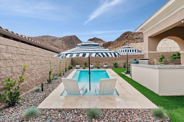 38 Costa Tropical Dr, Henderson, NV 89011 - view of pool featuring a fenced backyard, a mountain view, and a patio area