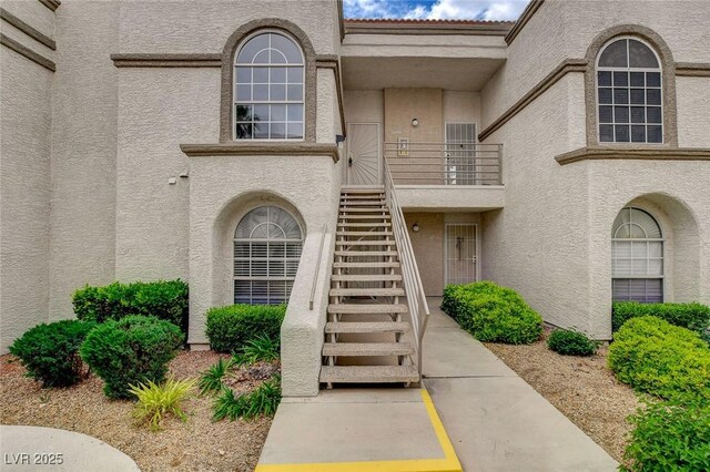 property entrance featuring stucco siding
