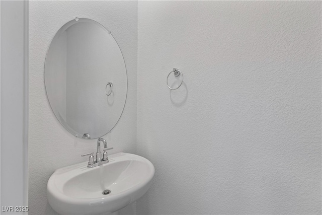 bathroom featuring a sink