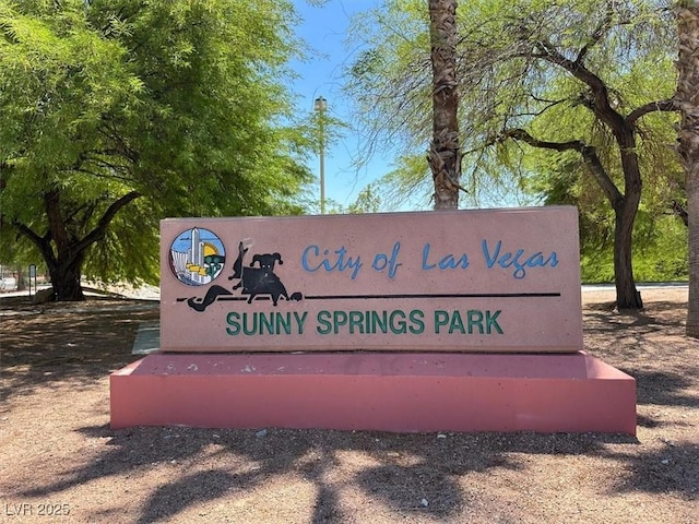 view of community / neighborhood sign