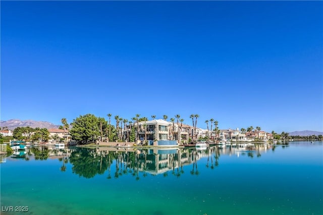 water view featuring a mountainous background