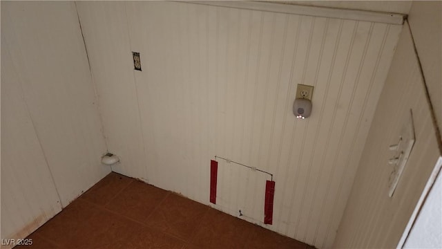 4285 El Como Way, Las Vegas, NV 89121 - laundry area featuring dark tile patterned floors