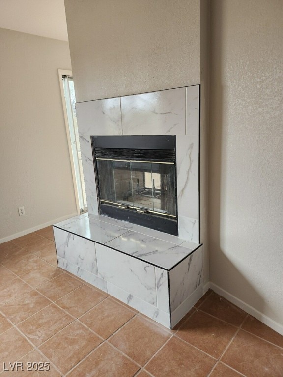4285 El Como Way, Las Vegas, NV 89121 - detailed view of a glass covered fireplace and a textured wall