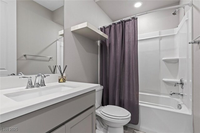 bathroom featuring toilet, shower / bath combo with shower curtain, vanity, and recessed lighting