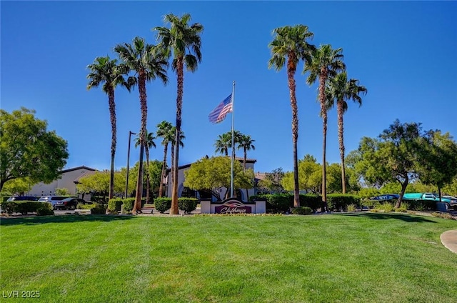3712 Rocklin Peak Ave, North Las Vegas, NV 89081 - view of community with a lawn