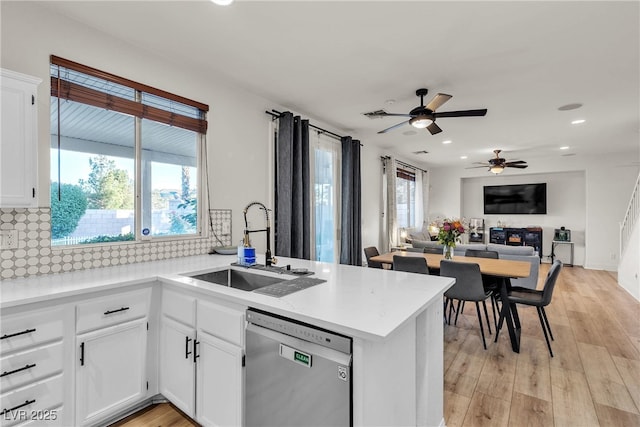 kitchen with dishwasher, a sink, ceiling fan, a peninsula, and recessed lighting