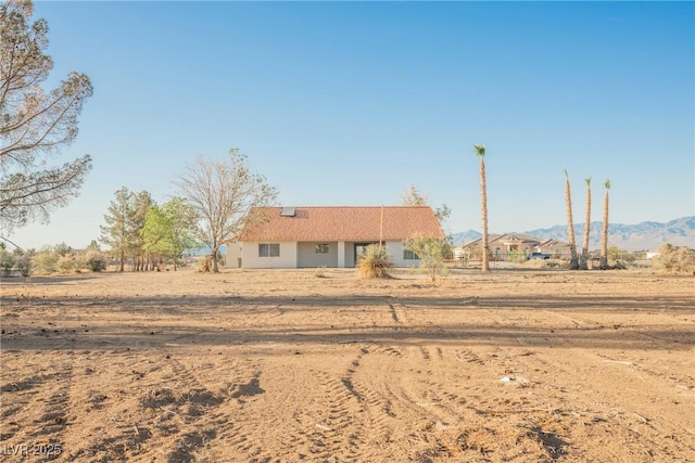 ranch-style house featuring a mountain view