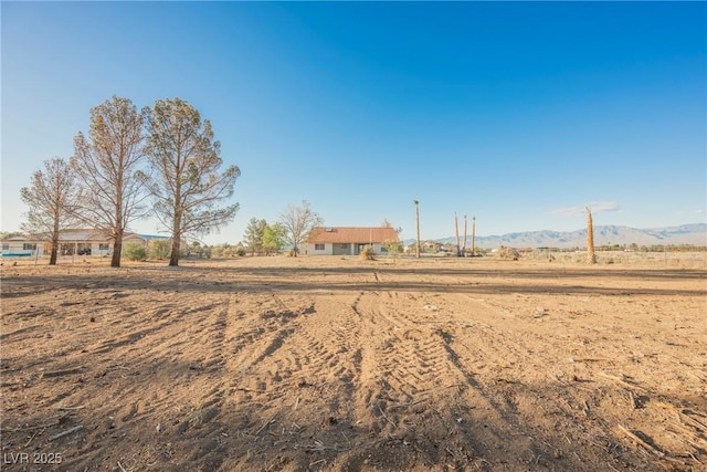 view of yard with a mountain view and a view of countryside