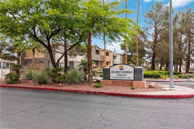 community sign featuring a residential view