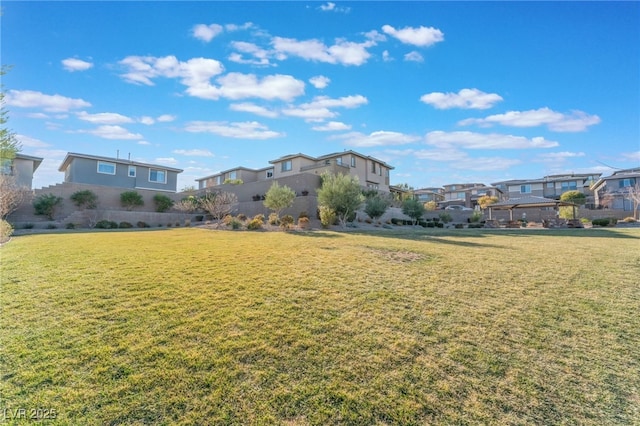 view of grassy yard featuring a residential view