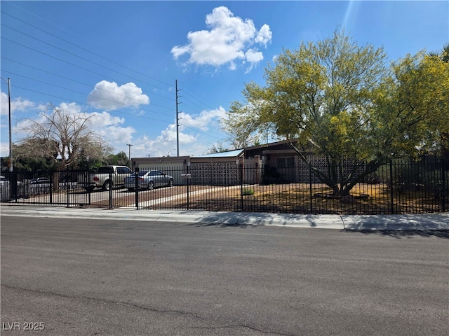 view of front of house with a fenced front yard