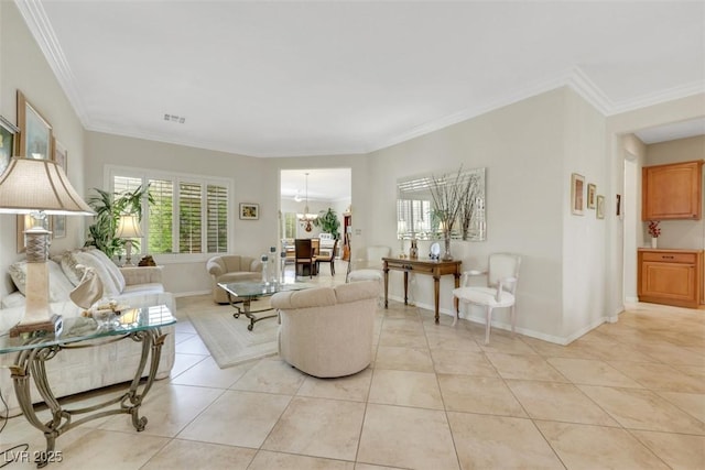 living room featuring plenty of natural light, crown molding, light tile patterned floors, and baseboards