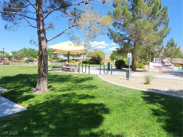 view of home's community featuring a yard