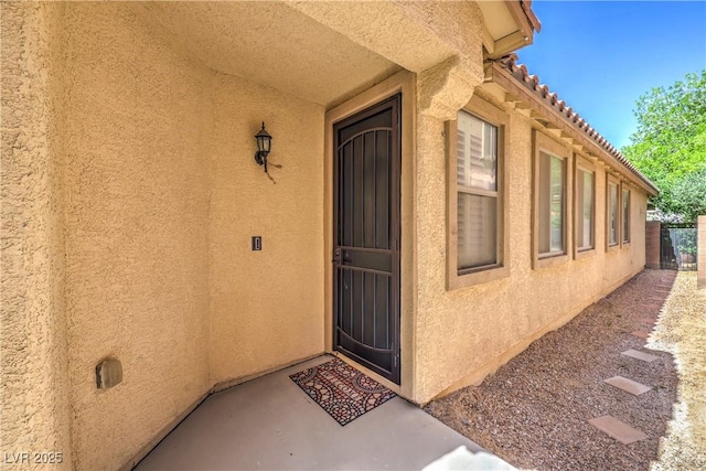 property entrance featuring stucco siding