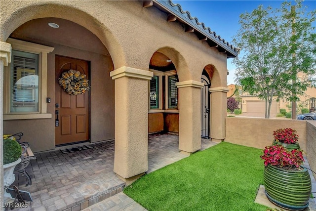 view of exterior entry featuring stucco siding