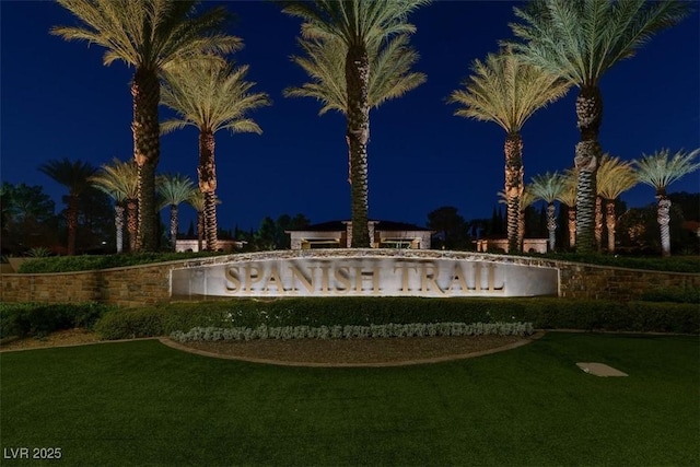 5142 Southern Hills Ln, Las Vegas, NV 89113 - view of home's community with a yard