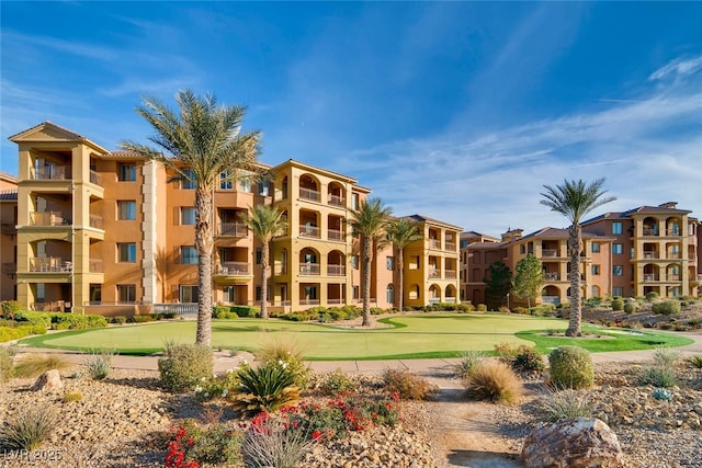 view of apartment building / complex