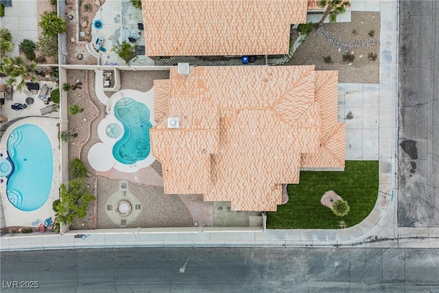 drone / aerial view of a pool
