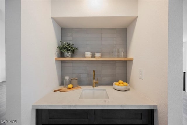bar featuring a sink and backsplash