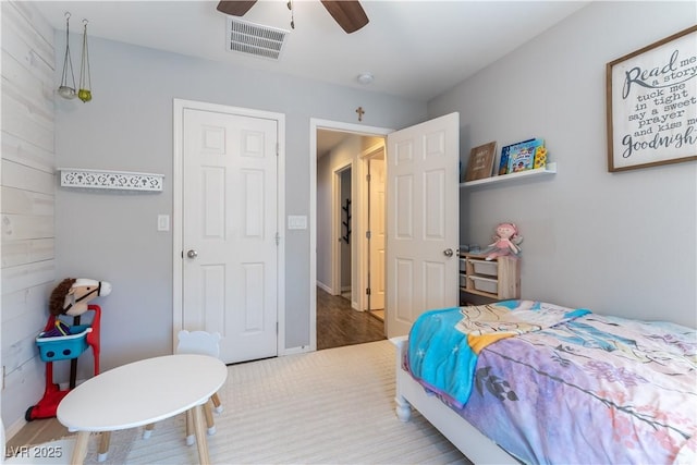 bedroom with ceiling fan