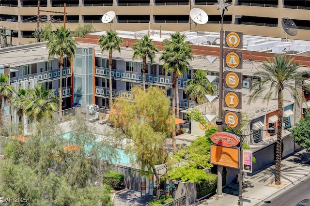 view of apartment building / complex