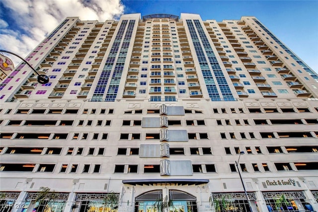 view of apartment building / complex