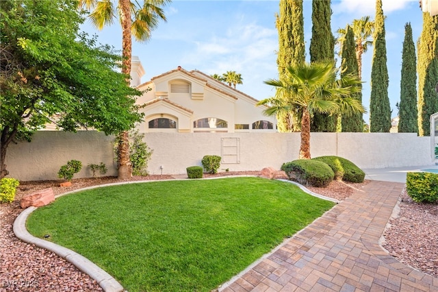 8100 Lake Hills Dr, Las Vegas, NV 89128 - view of yard