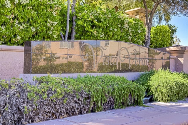 view of community / neighborhood sign