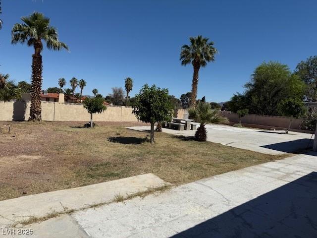 view of yard featuring fence and a patio area